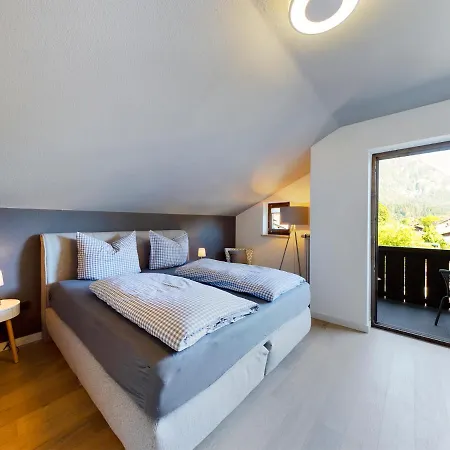 Hausberg No. 2 // Neu *