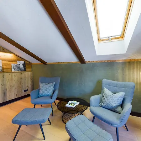 Hausberg No. 2 // Neu *