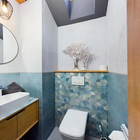 Hausberg No. 2 // Neu