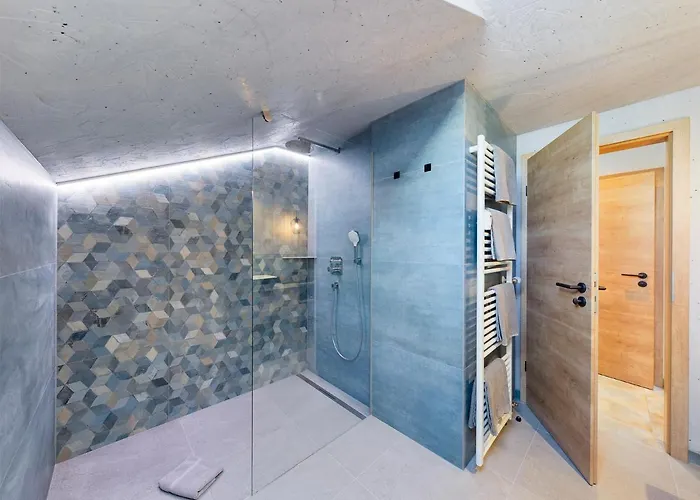 Hausberg No. 2 // Neu *